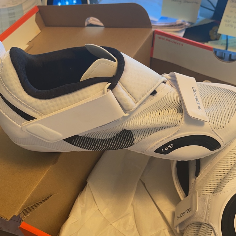 NIKE superrep white spin shoes